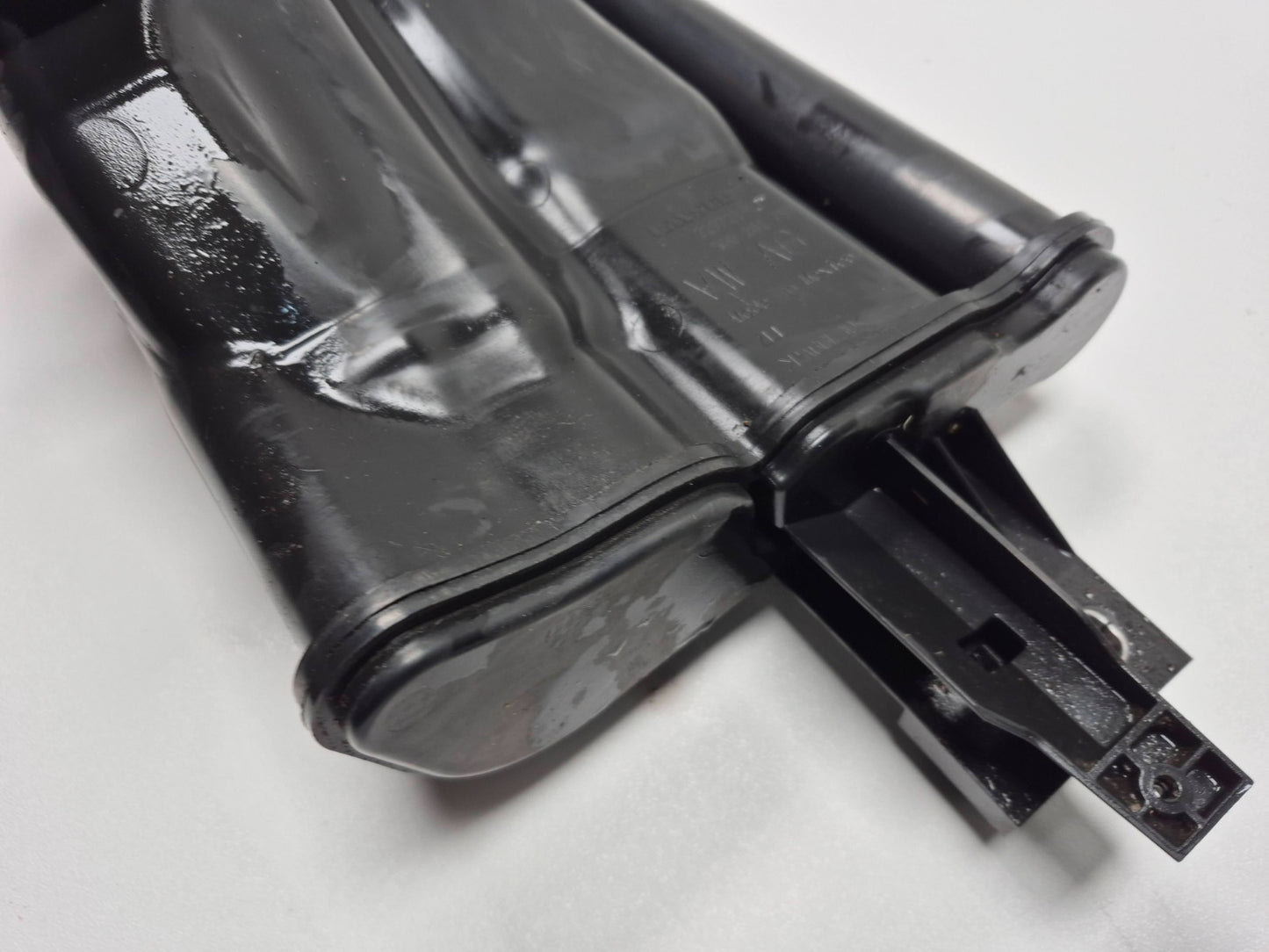 2015 Volkswagen Golf Fuel Evap Vapor Charcoal Canister  OEM