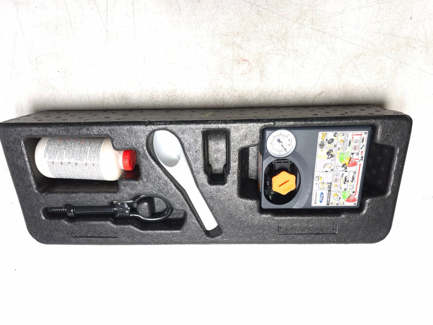 2019 Ford Ecosport Tire Inflator W/ Tire Sealant Sealer OEM