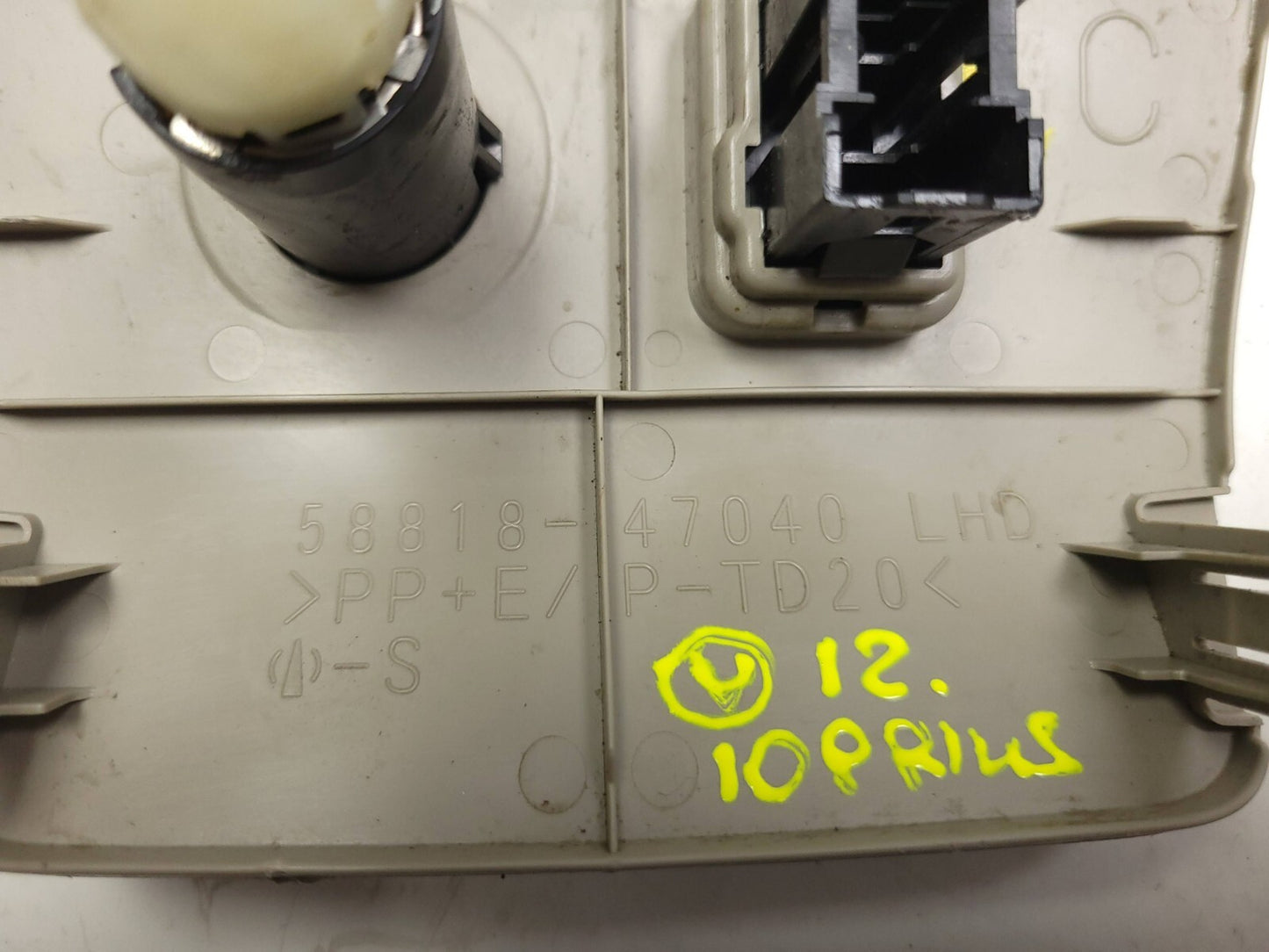 10 - 15 Toyota Prius Center Console Trim Cover W/ 12v Socket Outlet OEM