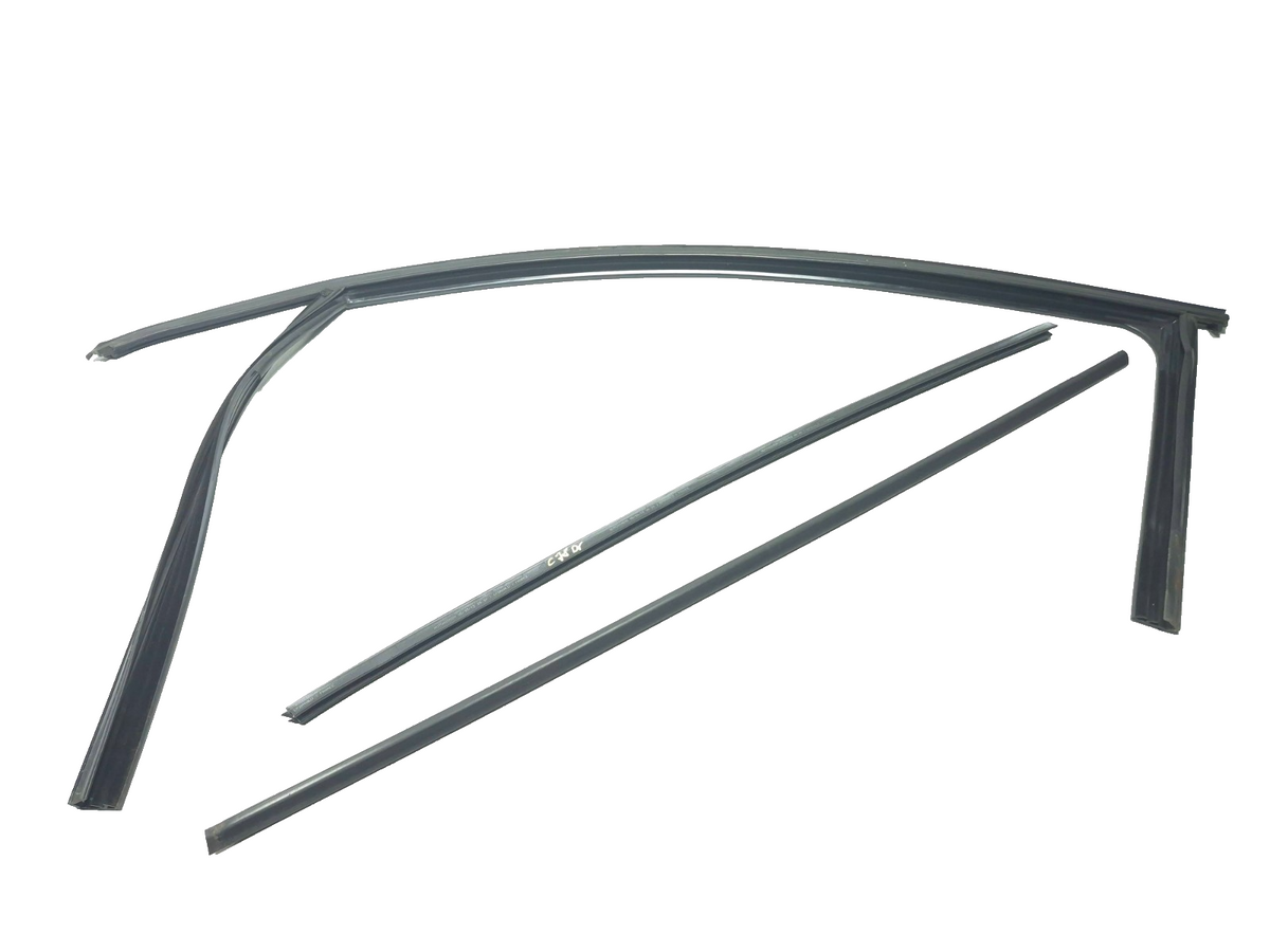 2012 Volvo C30 Front Left Driver Door Window Belt & Weatherstrip Seal OEM