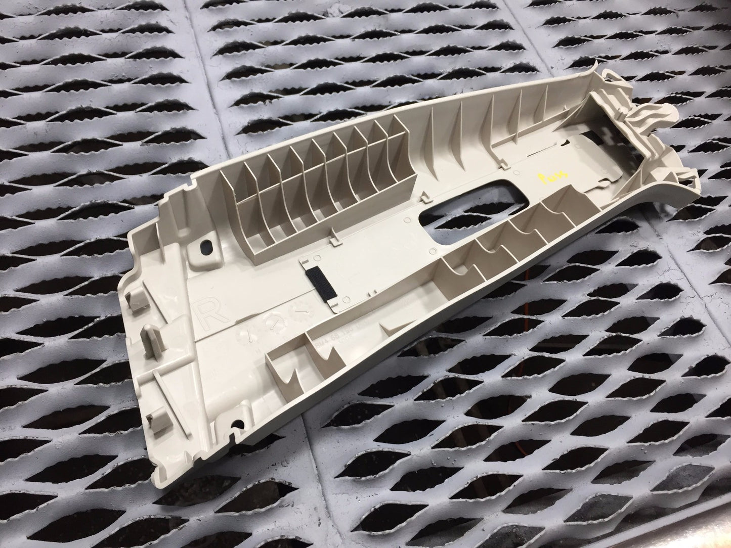 09 10 11 12 13 Mazda 3 Rihgt Pass Side Upper B Pillar Trim Bbm4-68-190 OEM