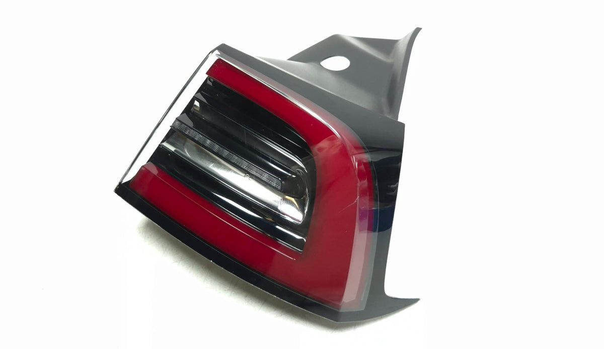 2021 Tesla Model 3 Y Rear Taillight Outer Right Passsenger Side 1077398-00-h OEM