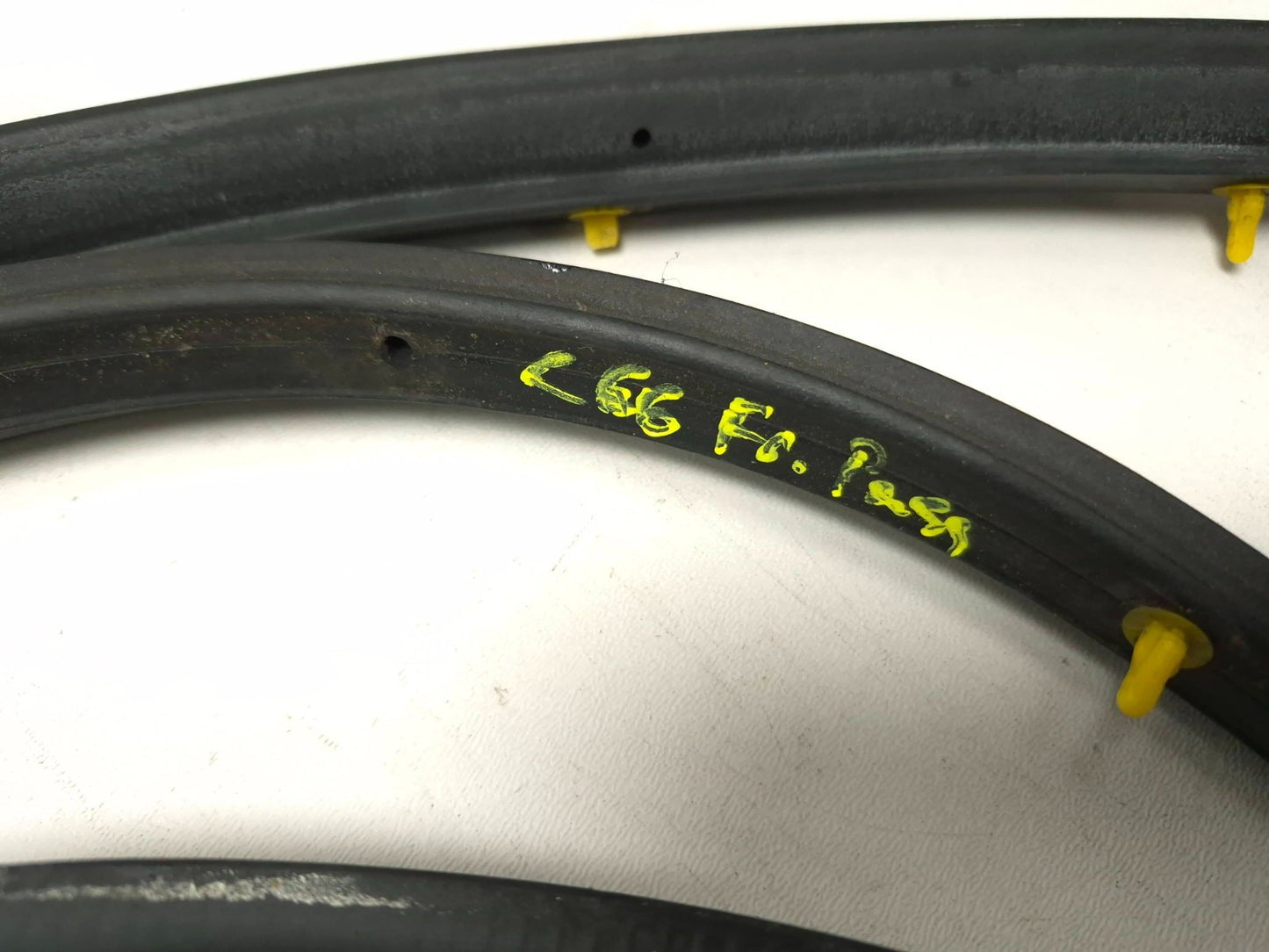 2012 Hyundai Sonata Front Door Weatherstrip Seal Passenger Right 5pcs OEM