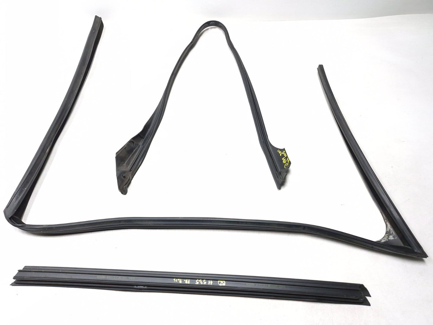 2011 BMW 535i F10 Front Door Window Belt Weatherstrip Seal Passenger Side Rh OEM