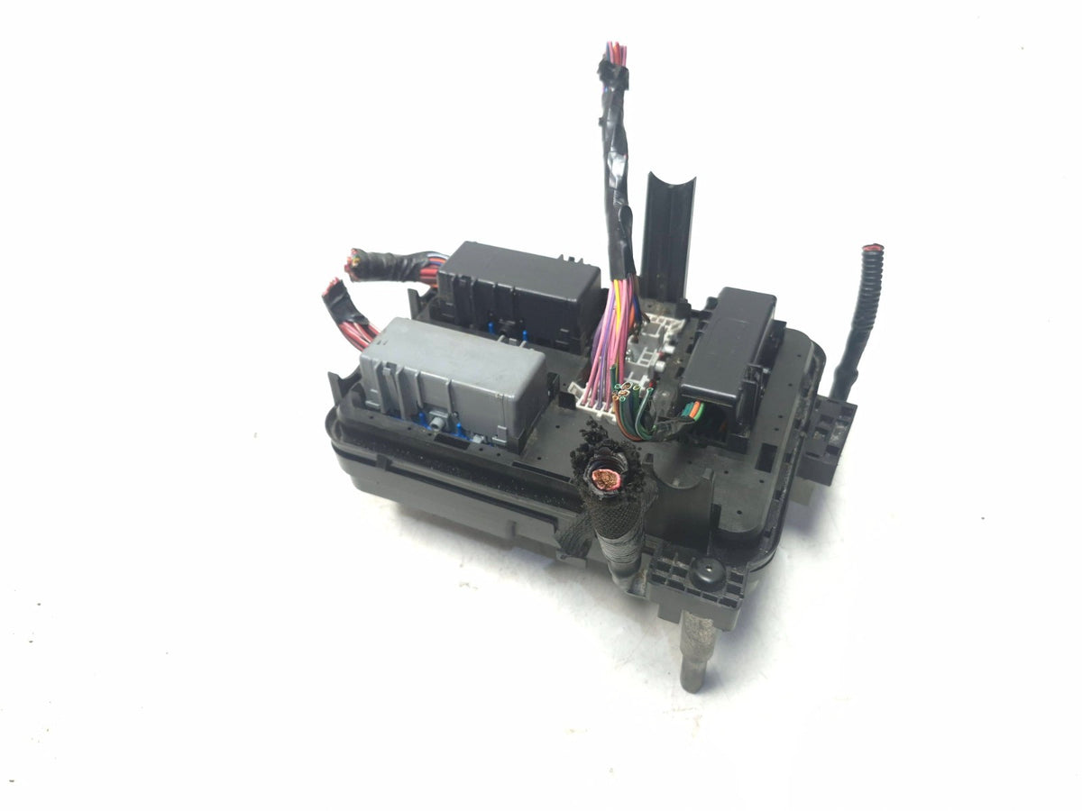 2010 Chevrolet GMC Equinox Terrain Fuse Relay Box 2.4l OEM