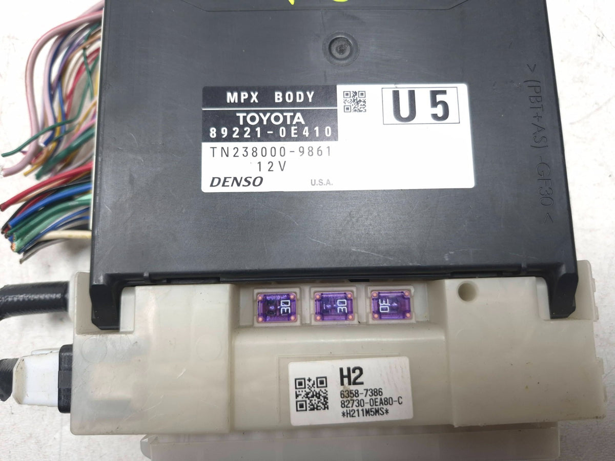 2017 Toyota Highlander Bcm Multiplex Control Module W/ Junction Block OEM