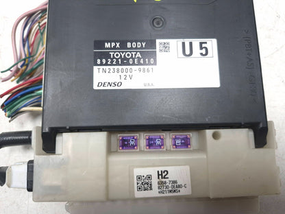 2017 Toyota Highlander Bcm Multiplex Control Module W/ Junction Block OEM