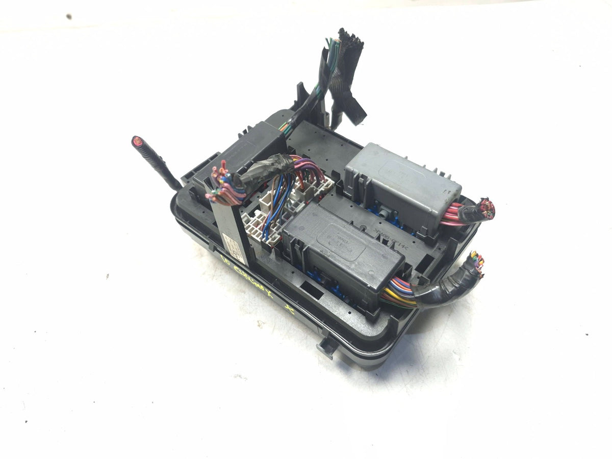 2010 Chevrolet GMC Equinox Terrain Fuse Relay Box 2.4l OEM