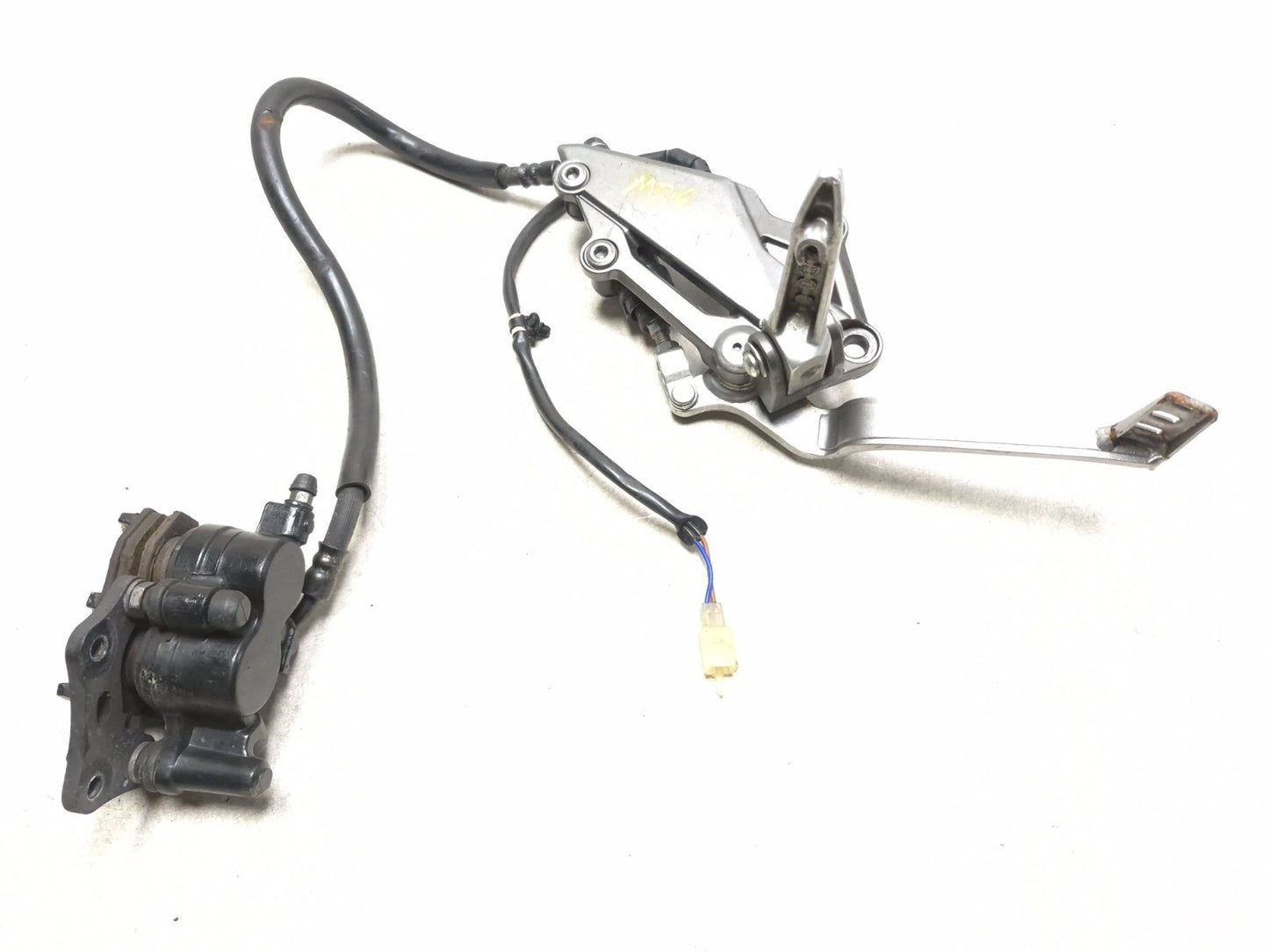 2014 Kawasaki Ninja 300ex300a Right Fotpeg W/ Brake Cylinder & Brake Caliper OEM