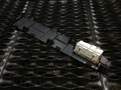 04 05 06 Toyota Prius Passenger Indicator Screen Light 83950-47010   OEM