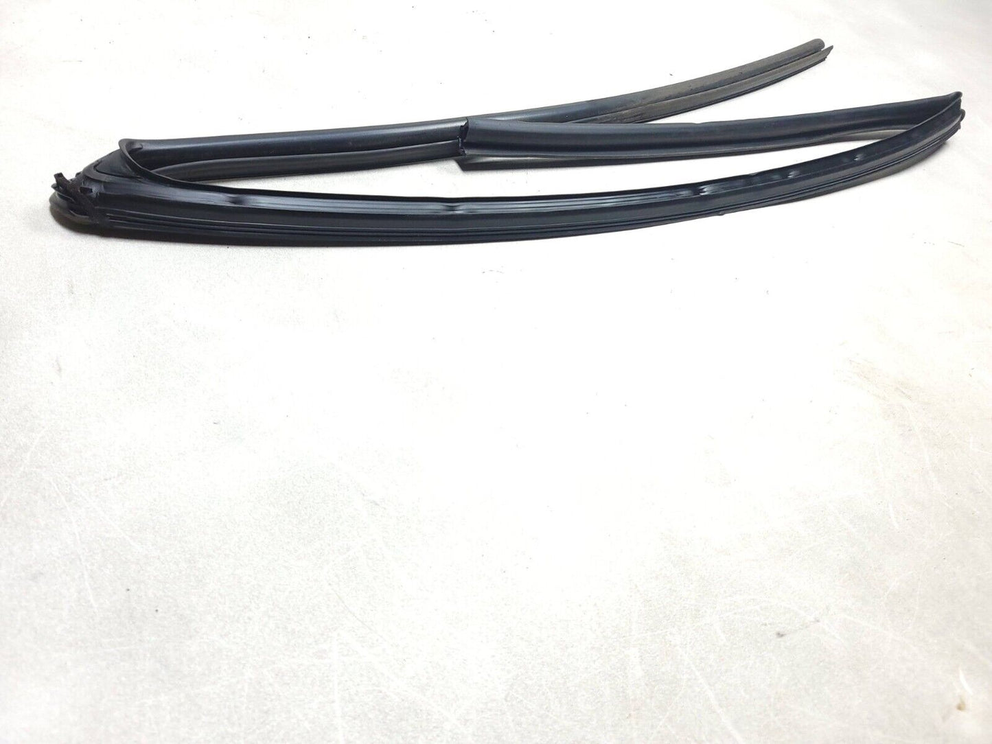 07-09 Mitsubishi Outlander Door Window Belt Seal Front Passenger Side 3pcs OEM
