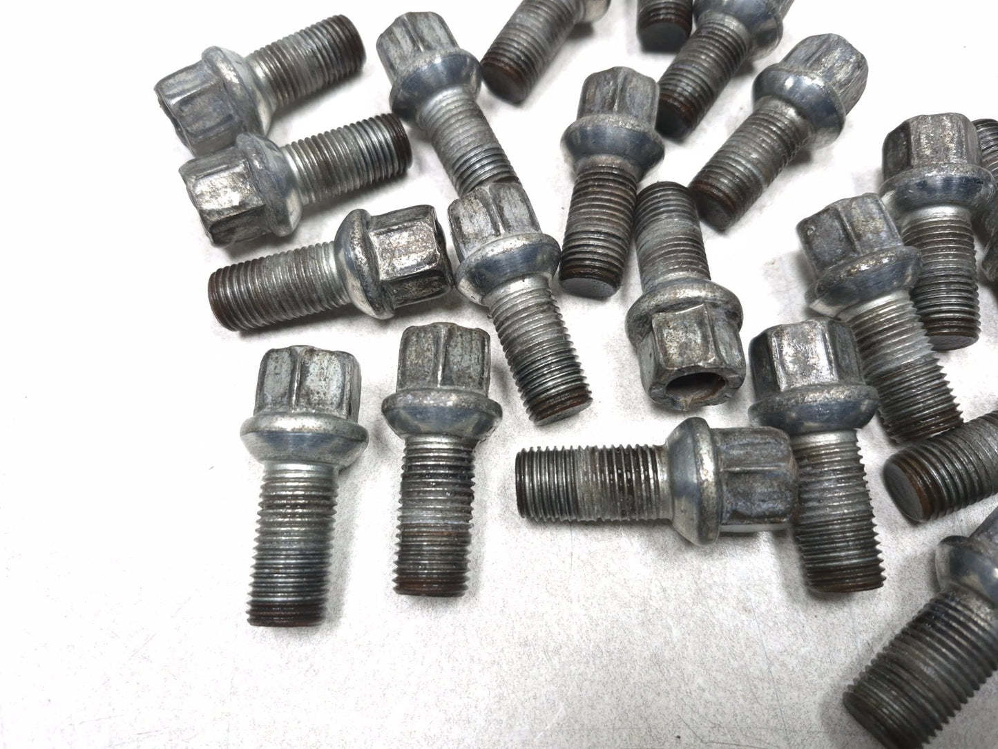 2015 Volkswagen Golf Wheel Lug Bolt 20pcs OEM