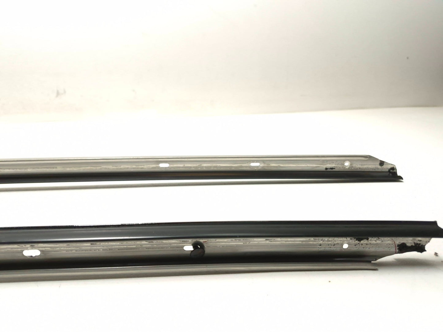 2020 Dodge Challenger 5.7l Front Upper Door Seal Weatherstrip Molding Pair OEM