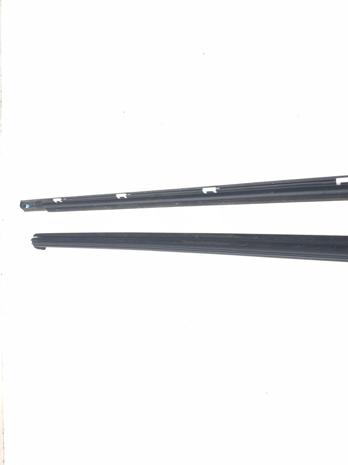 2019 Hyundai Kona Front Door Weatherstrip Seal Passenger Side Right 5pcs OEM