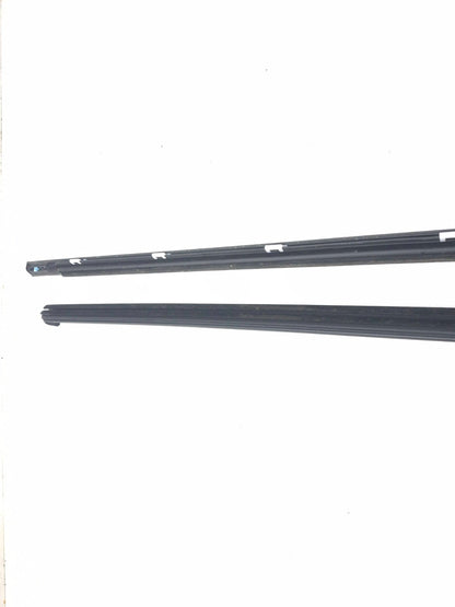 2019 Hyundai Kona Front Door Weatherstrip Seal Passenger Side Right 5pcs OEM