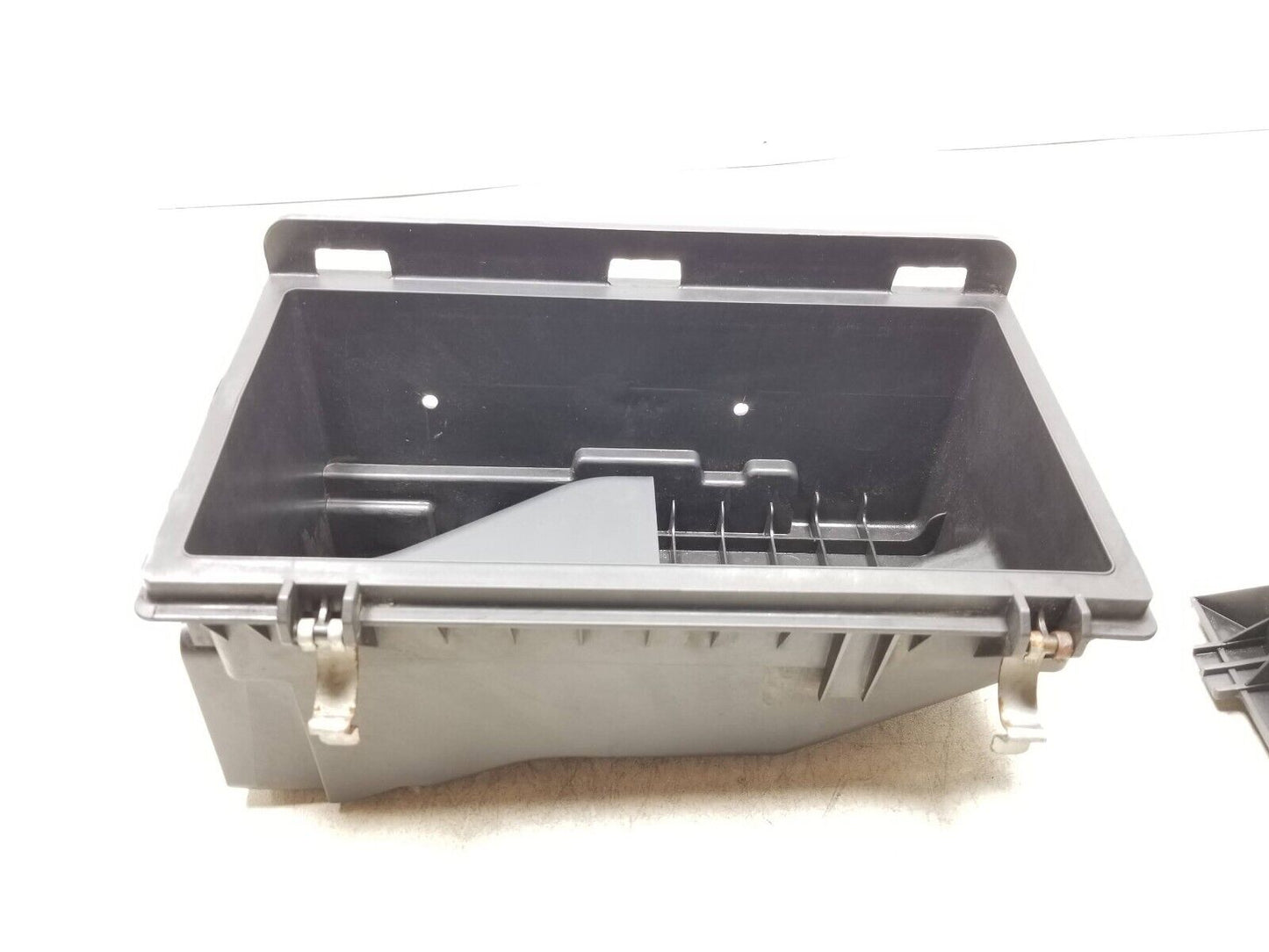 2007-2012 Dodge Caliber Sxt Air Cleaner Housing Box OEM