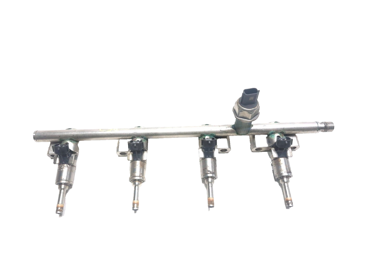 2015 Nissan Juke Fuel Rail W/ Injectors OEM