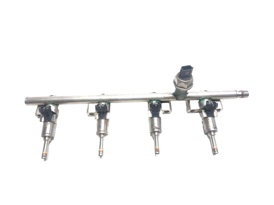 2015 Nissan Juke Fuel Rail W/ Injectors OEM