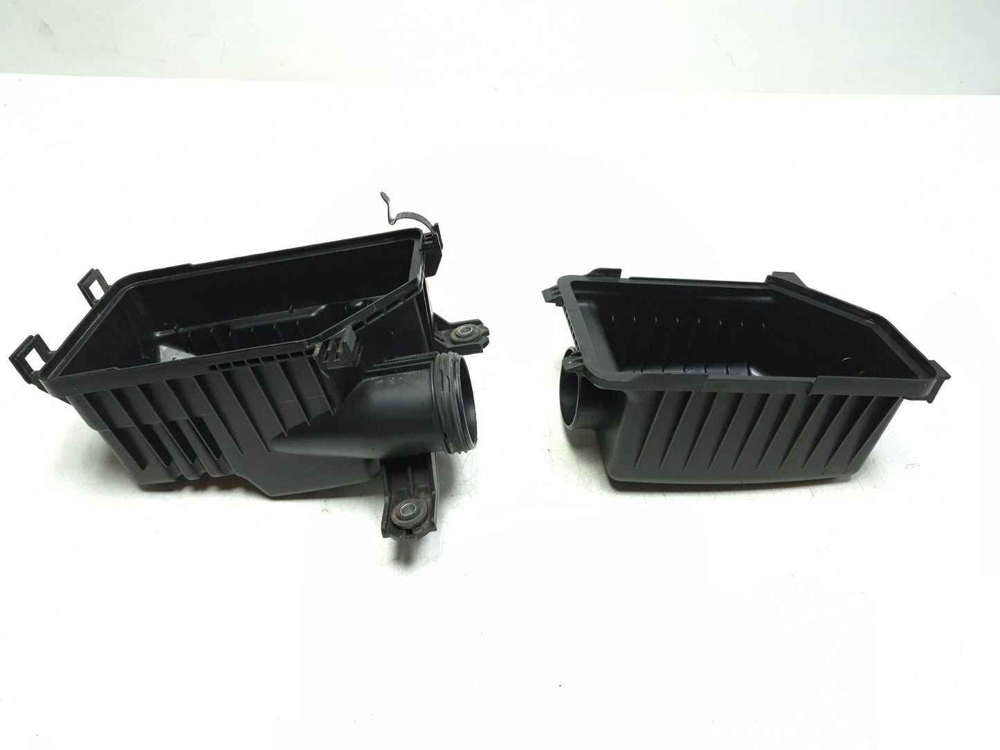 2014 Hyundai Accent Air Cleaner Box Filter Assembly OEM
