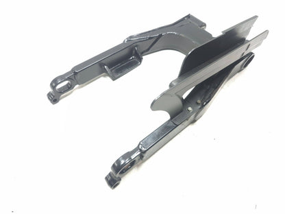 2002-2008 Harley Touring Street Glide Road King Rear Fork Swingarm 47549-02a OEM