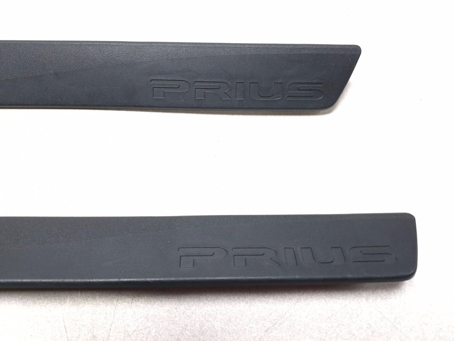 2011 Toyota Prius Front Door Sill Scuff Step Plate Left & Right  OEM