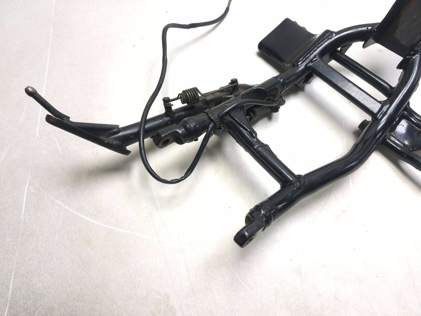 2006 Suzuki Gz250 Lower Frame Rail & Kick Stand OEM