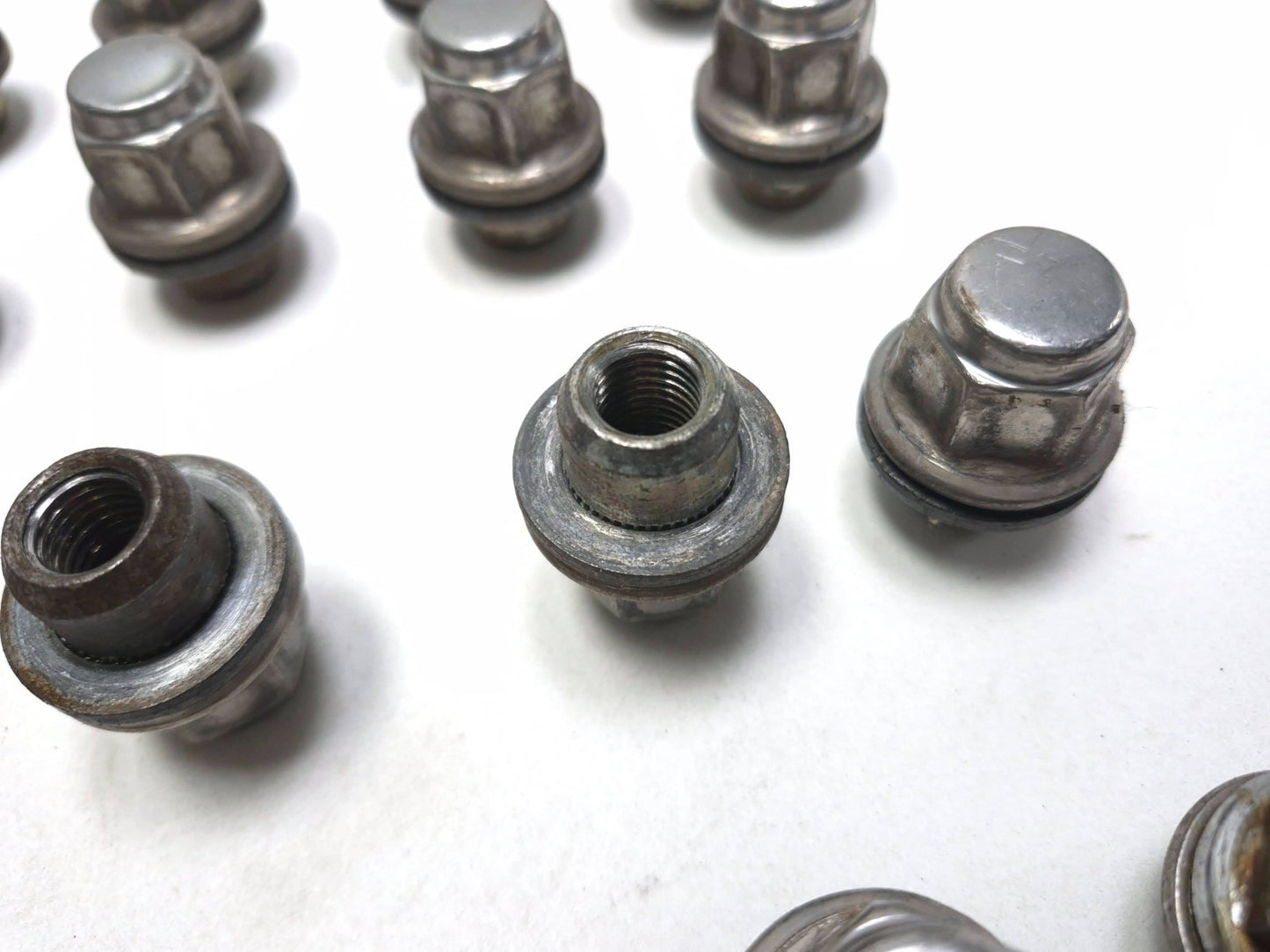 2004 Toyota Corolla Matrix Wheel Lug Nut 20pcs OEM