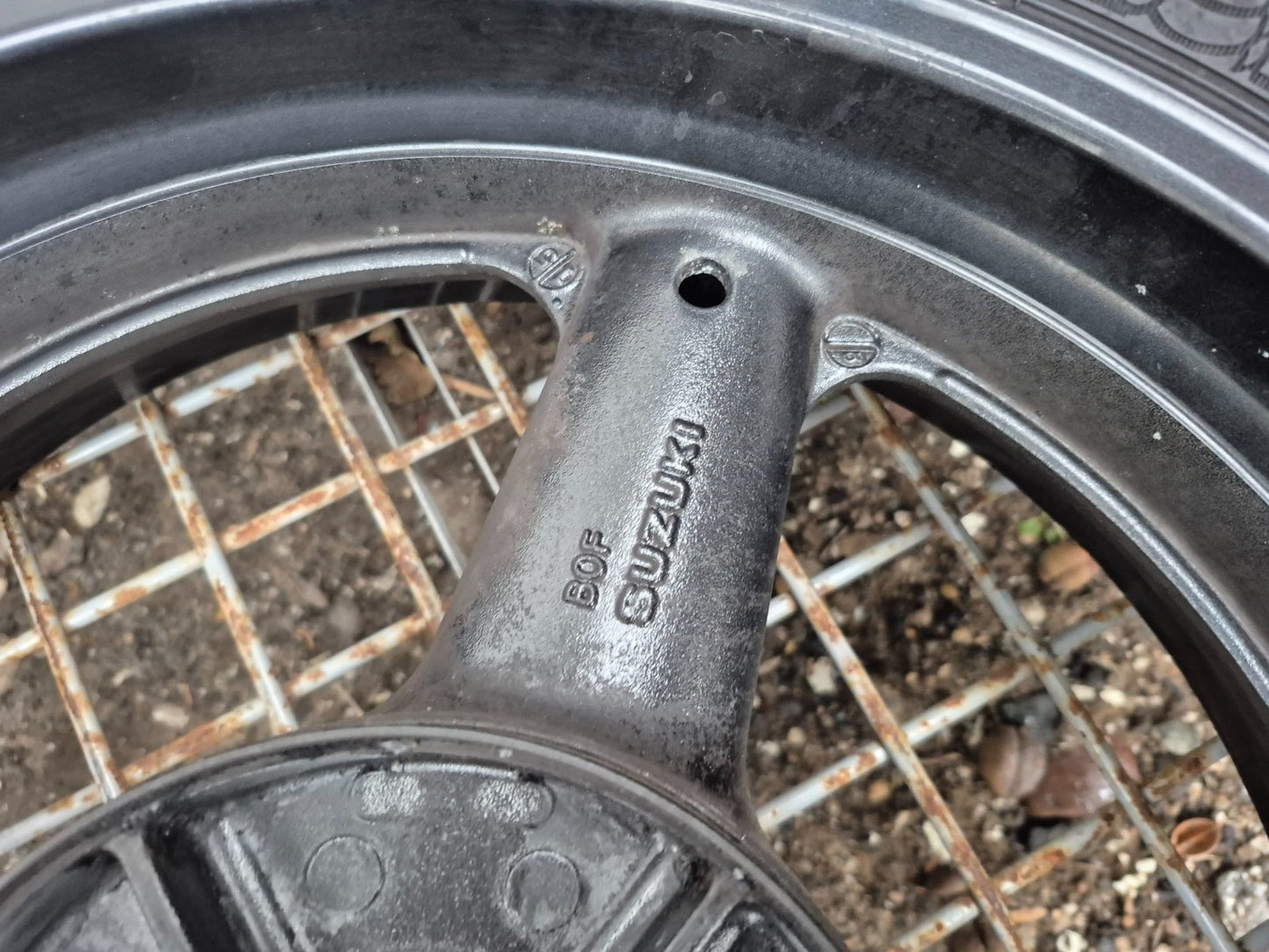 2001 Suzuki Gsx 750f Katana  Rear & Front Wheel W/ Tire Pair R 17 OEM
