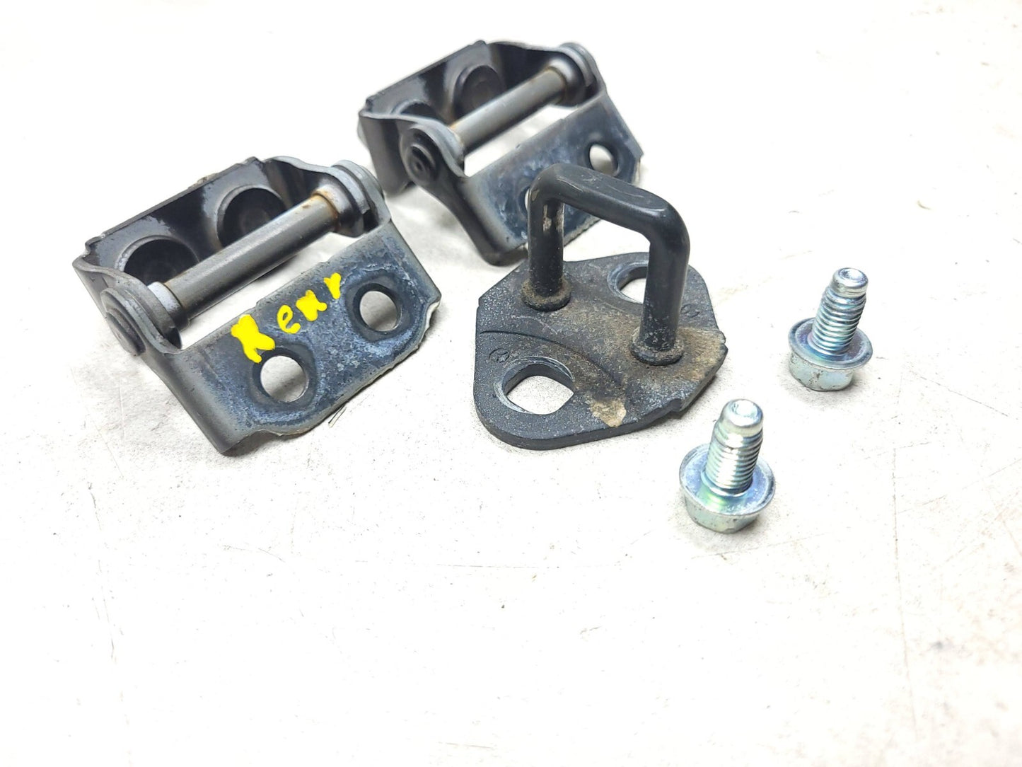 2009 Mazda Cx-7 Trunk Lid Hinge & Striker 3pcs W/ Bolt 2pcs OEM