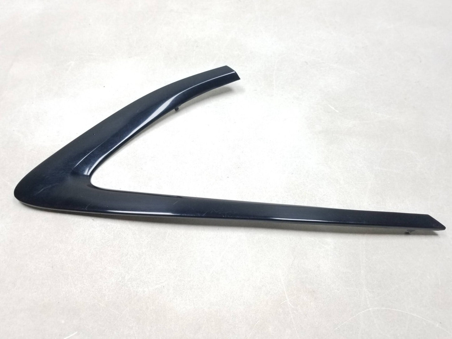 2015 Chrysler 200 Rear Quarter Glass Trim Molding Passenger Side Right OEM