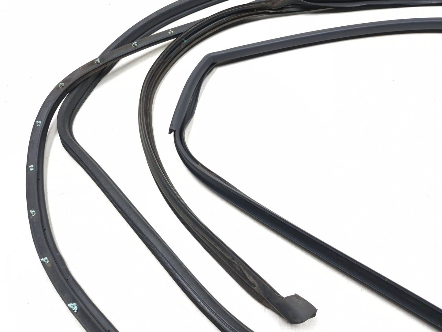 2007 Saab 9-5 Aero Front Passenger Door Weatherstrip Seal Kit OEM