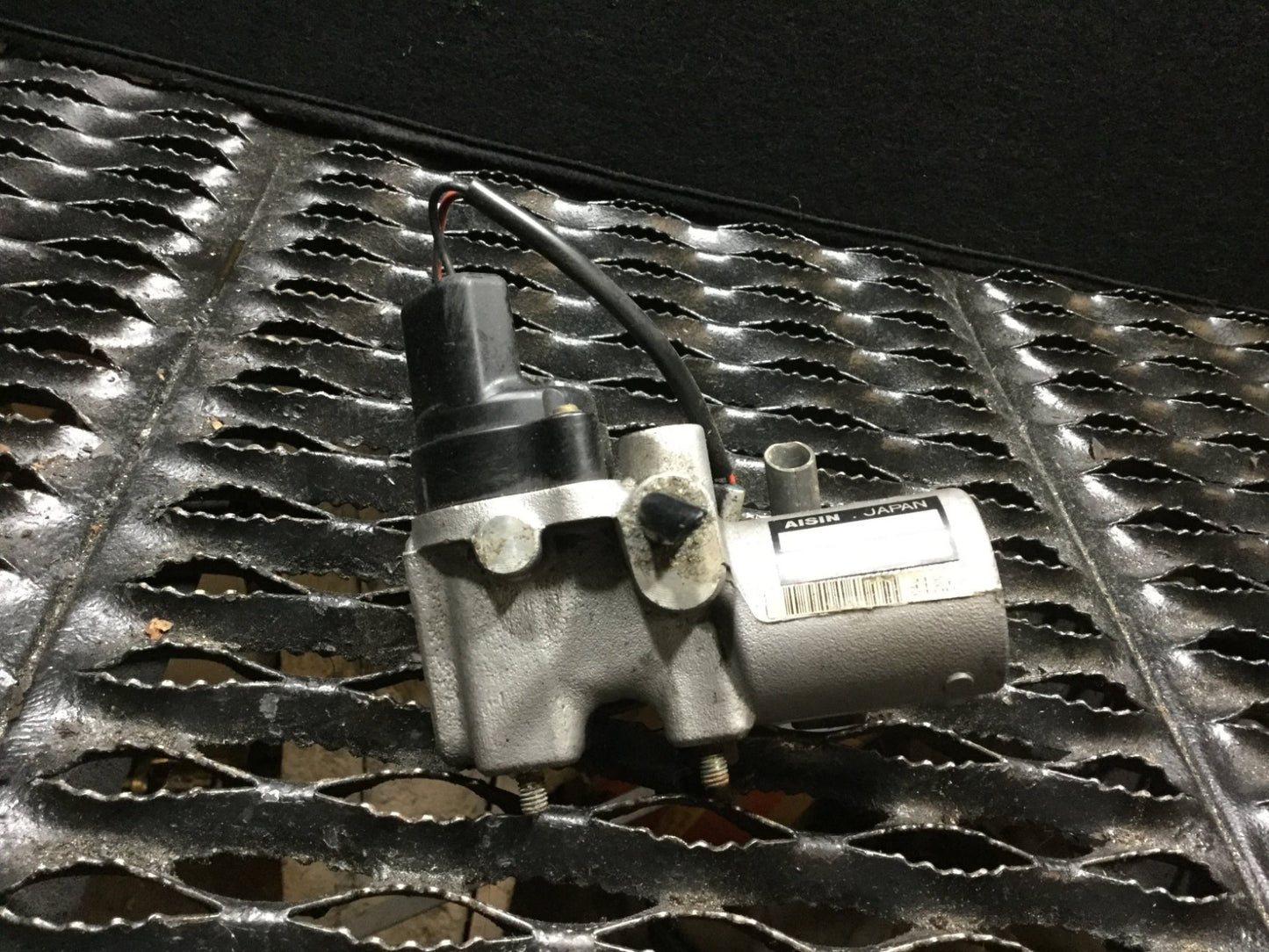 04 05 06 07 08 09 Toyota Prius Brake Master Cylinder Simulator Solenoid OEM