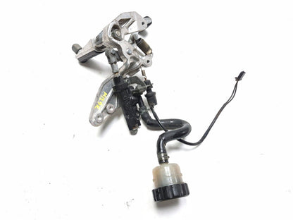 1998 Yamaha Yzf600r Rear Brake Master Cylinder W/brake Pedal & Footrest Assy OEM