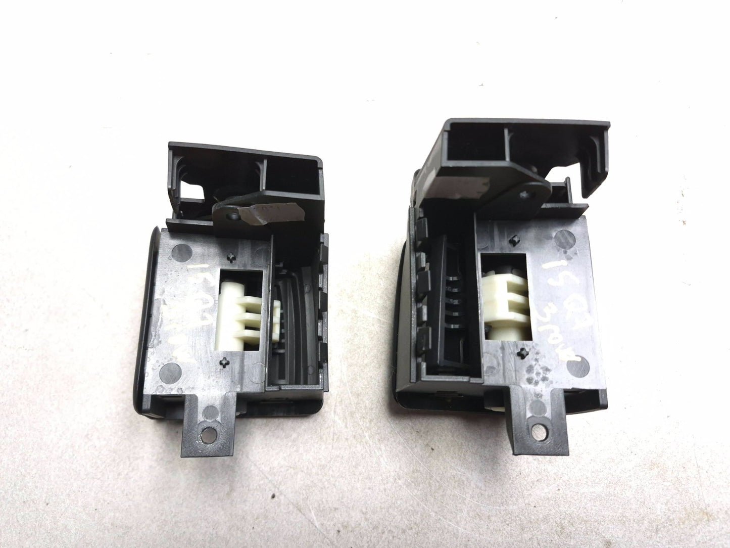 2015 Audi Q7 Rear 3rd Row Seat Headrest & Fold Latch OEM