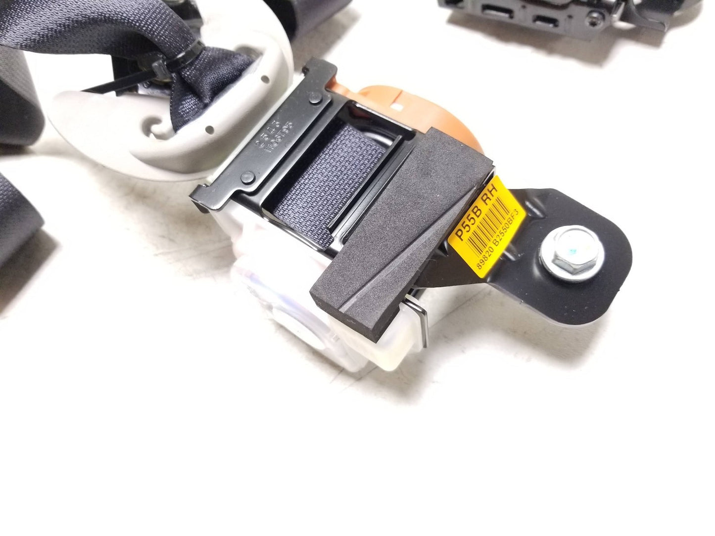 2014 - 2019 Kia Soul Seat Belt Retractor Set OEM