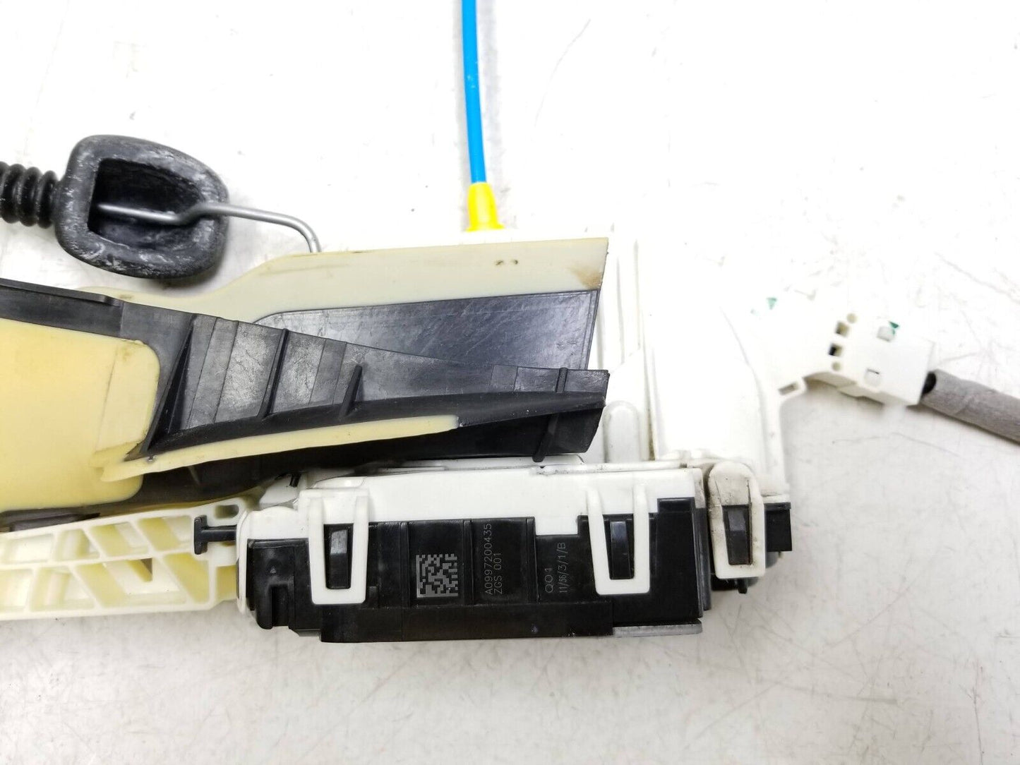 10-16 Mercedes W212 E350 E500 Door Lock Actuator Front Passenger Side Right OEM