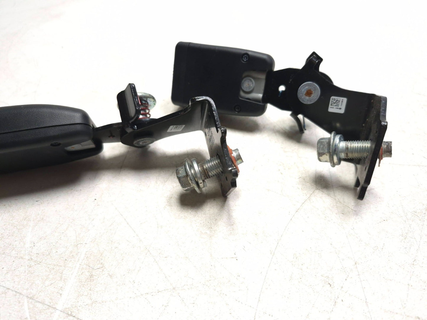 2013 Hyundai Genesis Rear Seat Belt Buckle Left & Right OEM