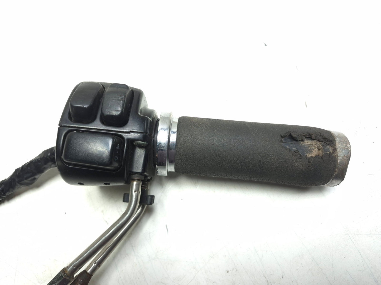 2004 Harley-davidson Sportster Xl883 Right Handlebar Switch & Throttle Grip OEM