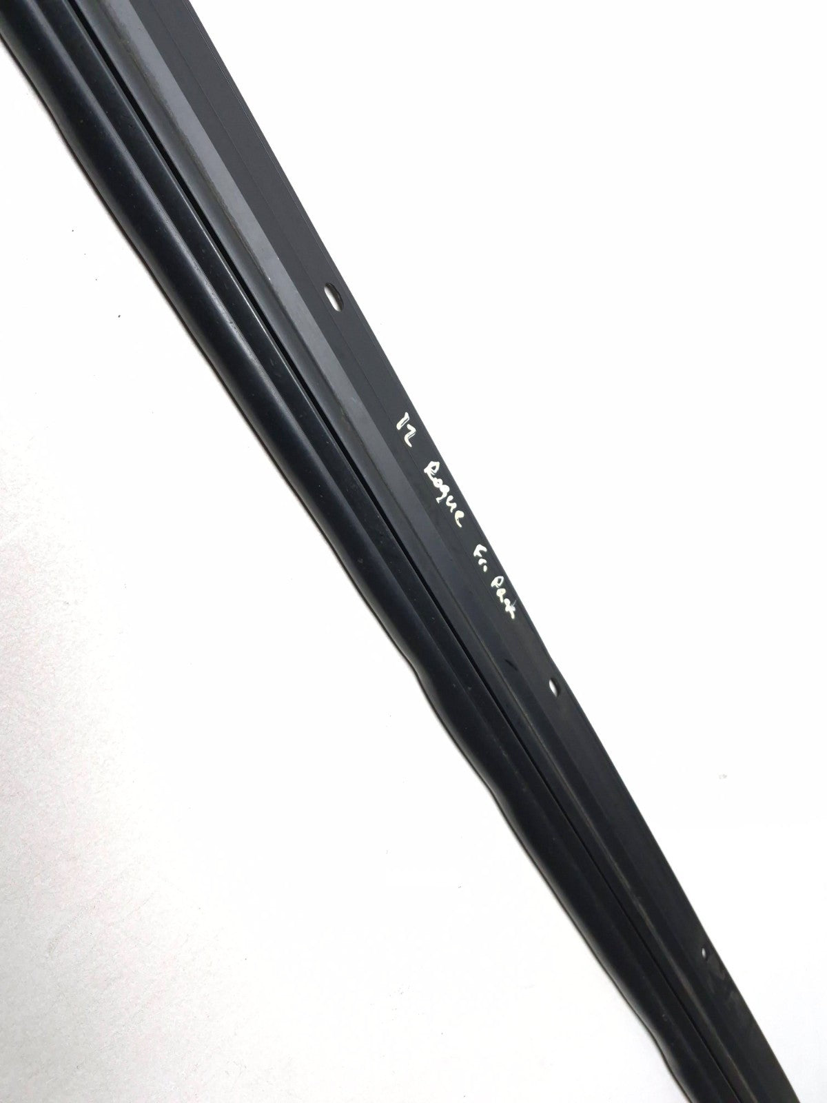 2012 Nissan Rogue Door Seal Gasket Lower Front Passenger Side Right OEM