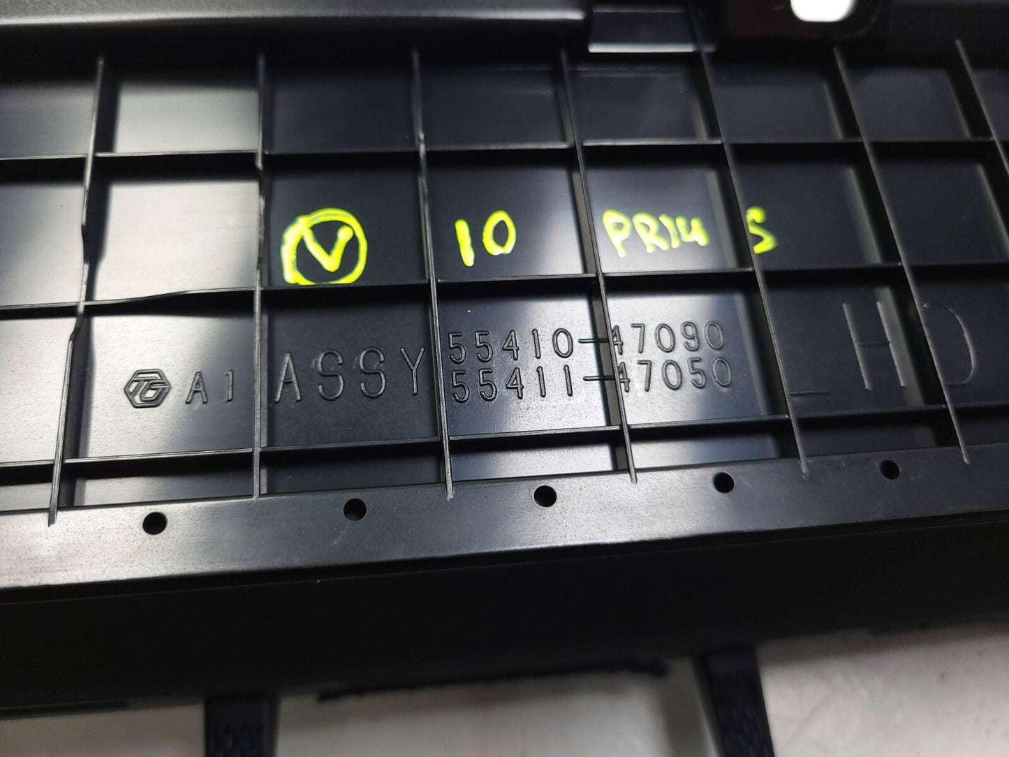 10 - 15 Toyota Prius Dash Instrument Panel Cover Trim Surround 55410-47090 OEM