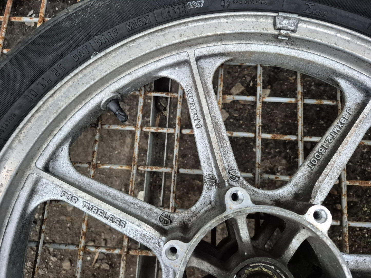 1990 Kawasaki Vn750 Vulcan Rear & Front Wheel W/ Tire Pair R 15 R 19 OEM