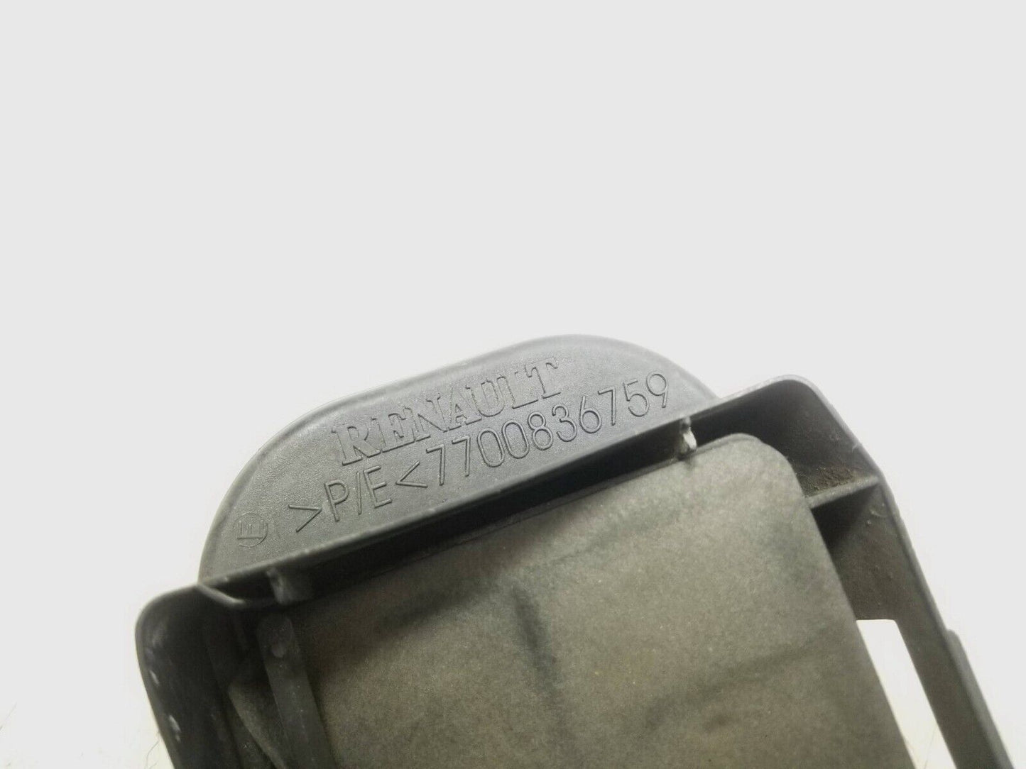 08 - 13 Infiniti G37 Rear Quarter Flap Pressure Vent Pair 7700836759 OEM