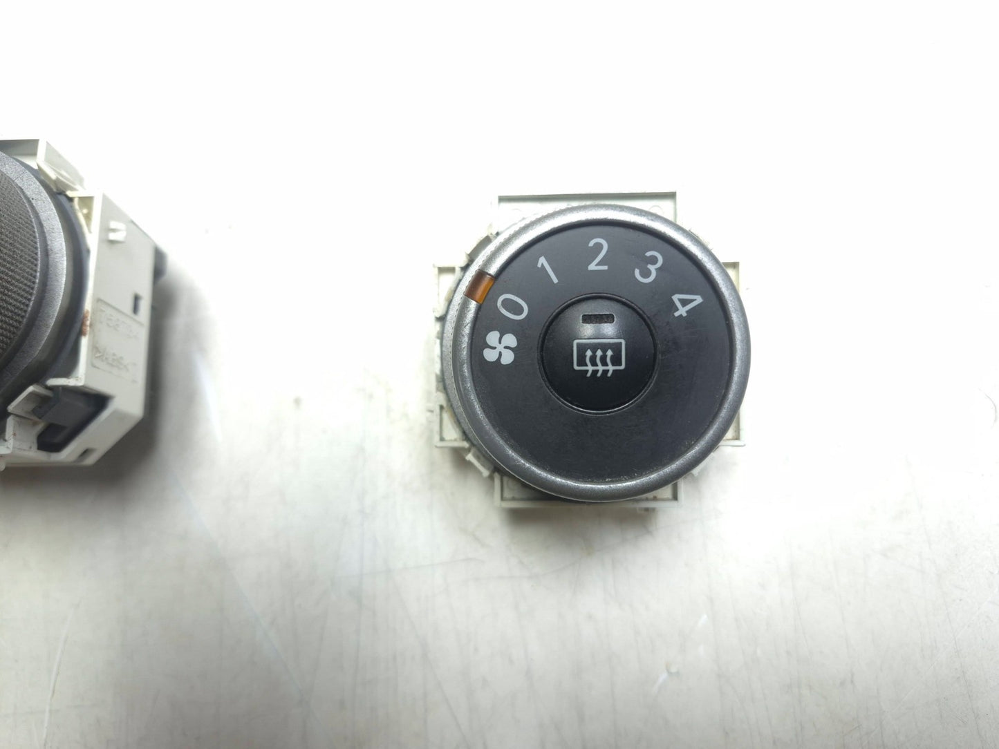 2010 Scion Tc HVAC Climate Control Knob Switch Pair OEM