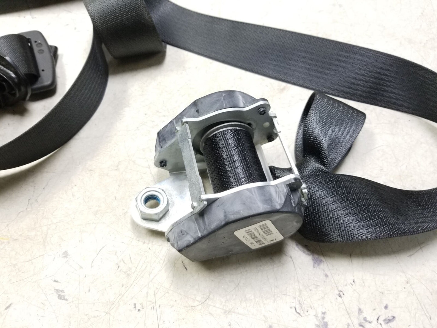 2010 - 2016 Cadillac SRX Rear Seat Belt Retractor Right & Center OEM