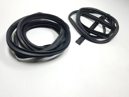 2009 Mazda Cx-7 Rear Passenger Door Weatherstrip Seal 2pcs OEM