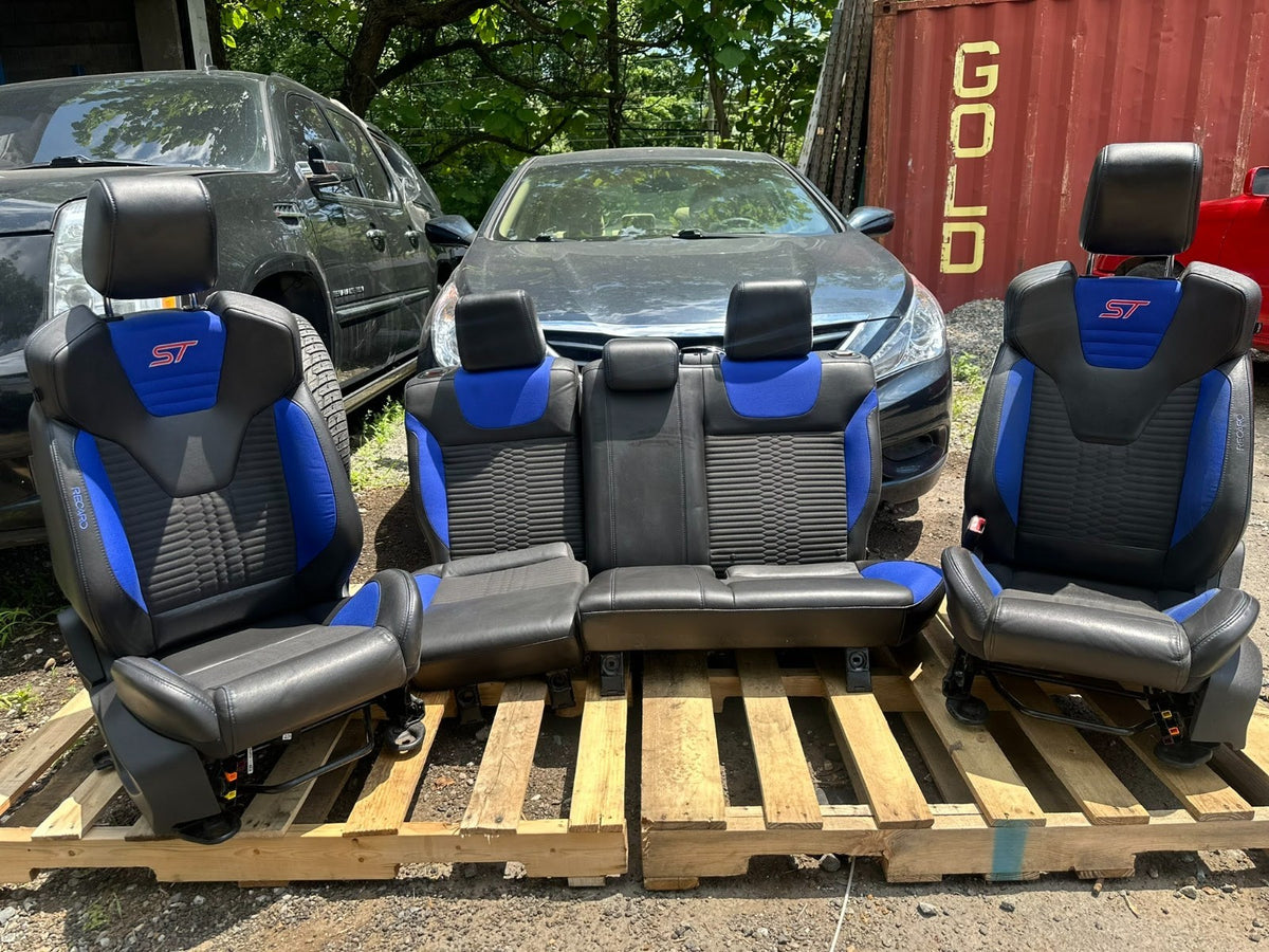 2013 Ford Focus St Seat Front & Rear Recaro OEM