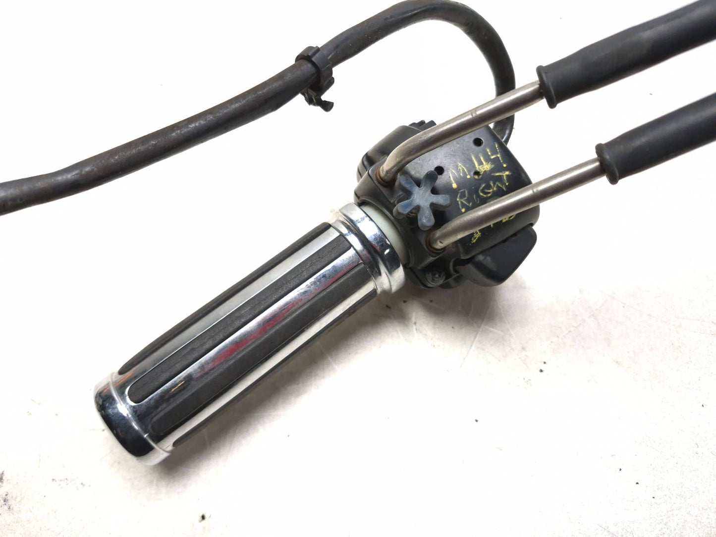 1997 Harley-davidson Sportster Xl883 Right Handlebar Switch & Throttle Grip  OEM