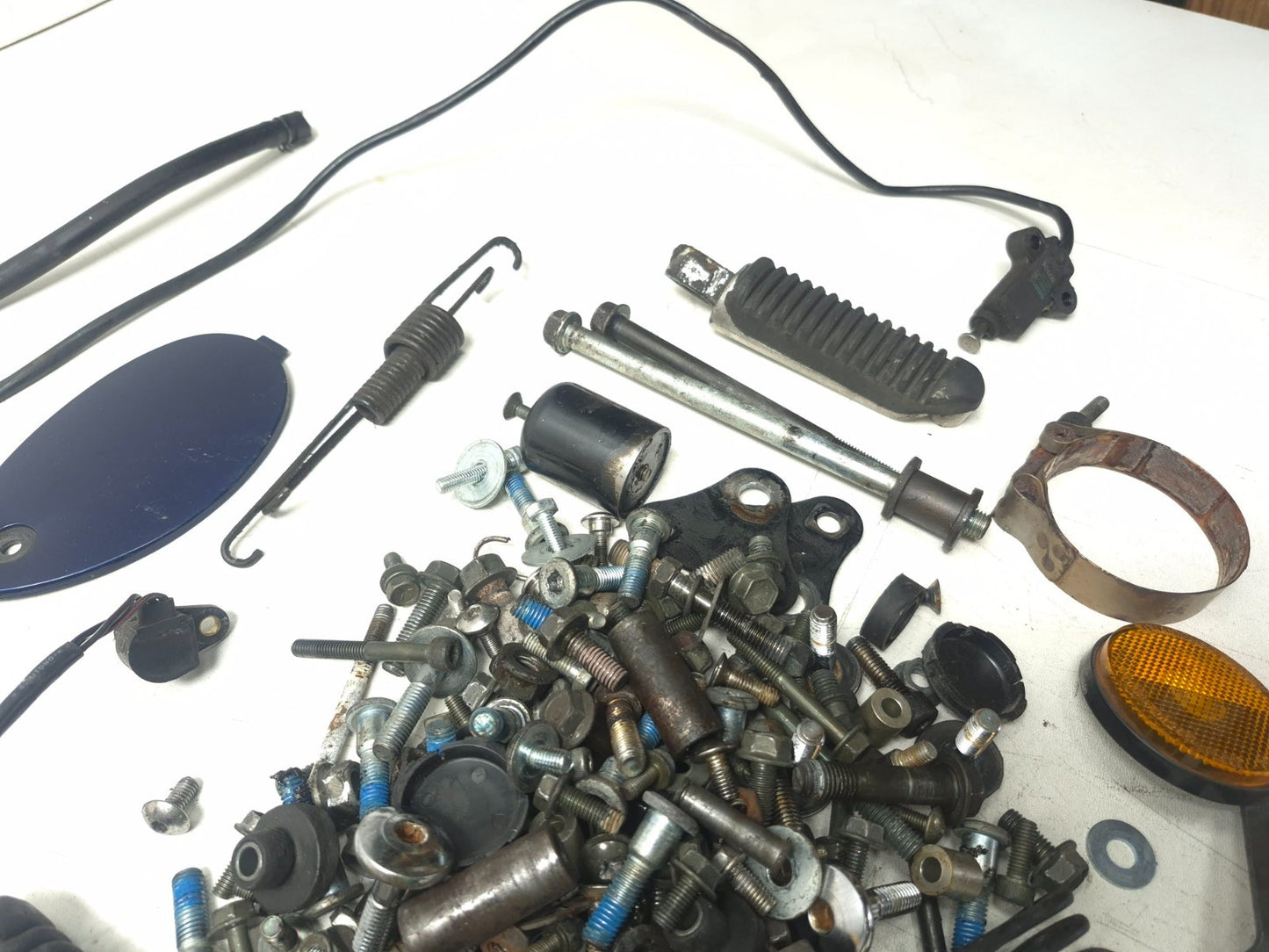 1999 Suzuki Katana 750 Gsx750f Misc Bolt & Hardware Bracket OEM