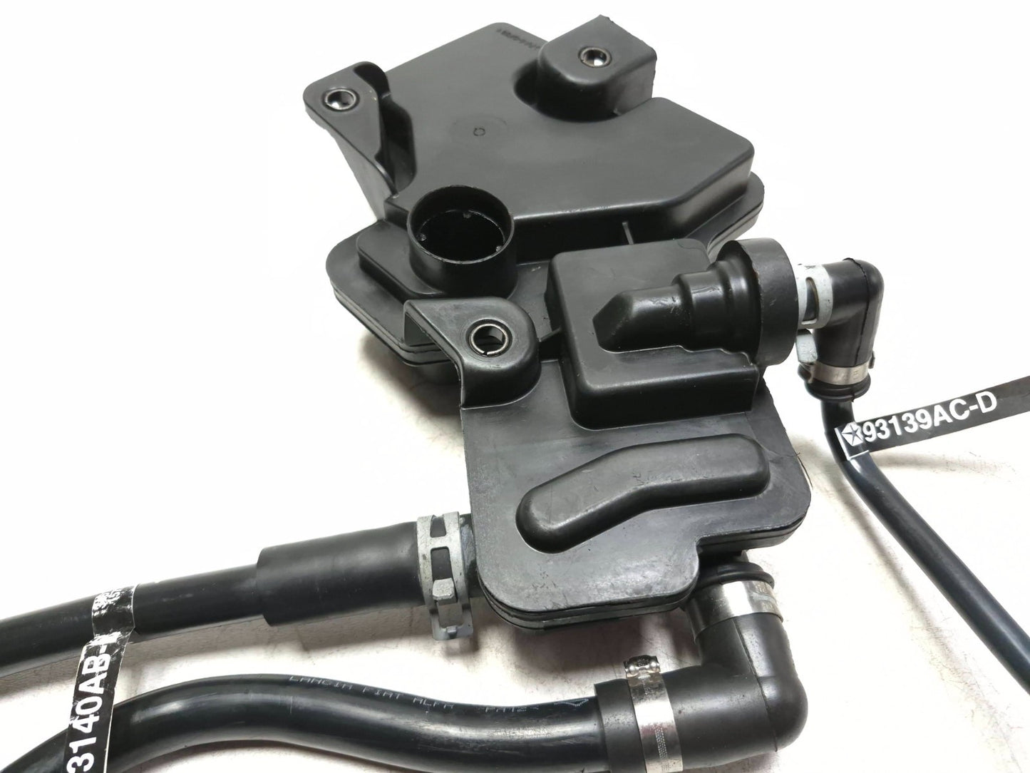 2014 Fiat 500l Engine Oil Separator W/ Hoses OEM