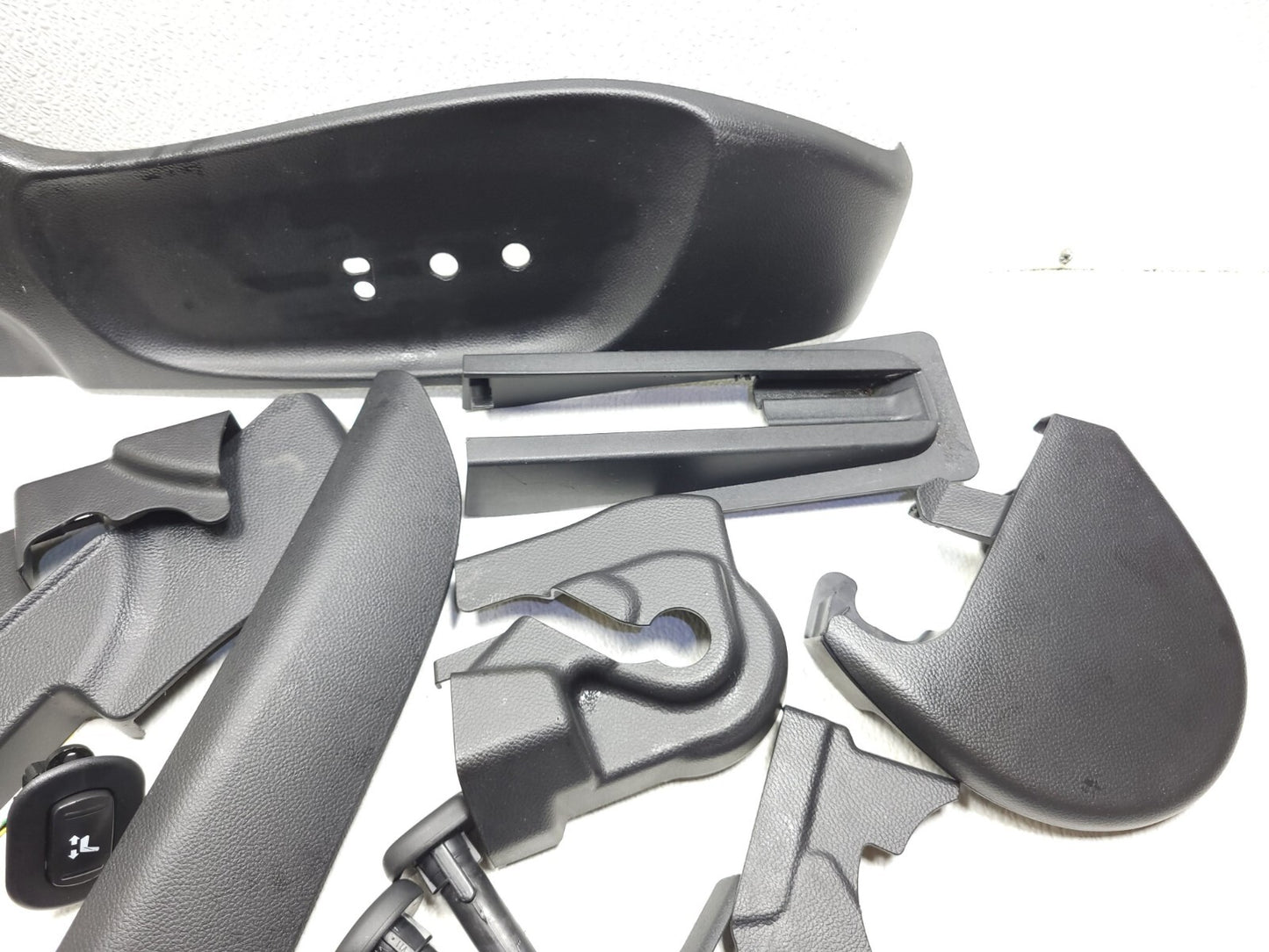 2014 Infiniti Q60 Coupe Seat Side Trim Front Passenger Side Right OEM